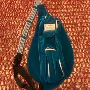 Kavu shoulder sling.  Like new. Teal velvet outer, rust lining.